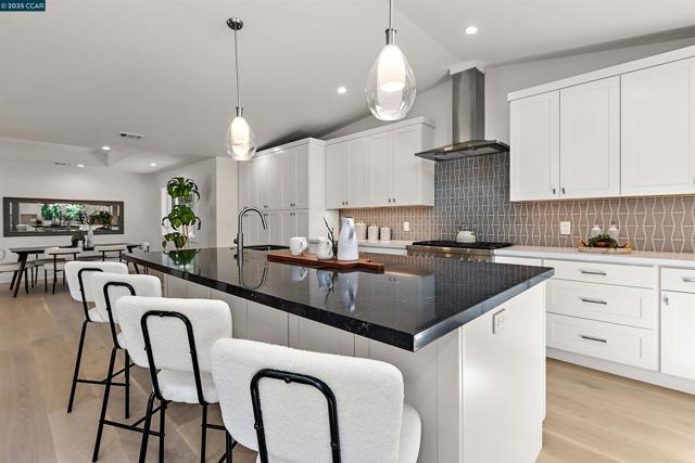 706 St Marys Rd, Lafayette CA: https://media.crmls.org/mediaz/58d69cb3-cd9e-4252-b577-b8a198d8119d.jpg