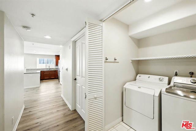 1211 S Shenandoah Street, Los Angeles CA: https://media.crmls.org/mediaz/58d70949-2812-4901-82a9-7a2972fe8ddf.jpg