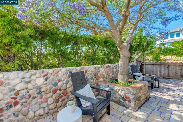 300 Saint Augustine Ct, Benicia CA: https://media.crmls.org/mediaz/58d796bd-c8dd-4ff0-9af1-56bb060383a3.jpg