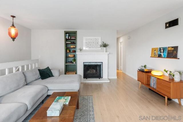4212 Maryland St, San Diego CA: https://media.crmls.org/mediaz/58d7b4ca-113e-4588-abce-18eee9629dd9.jpg