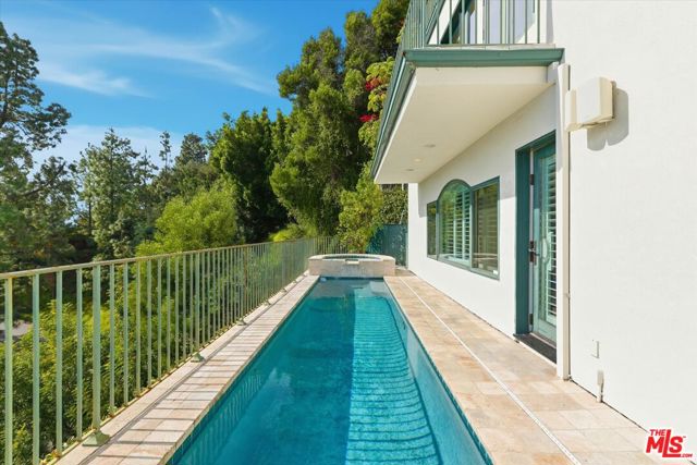 1284 Lago Vista Drive, Beverly Hills CA: https://media.crmls.org/mediaz/58d82d69-386f-4aba-8662-11cb34984800.jpg