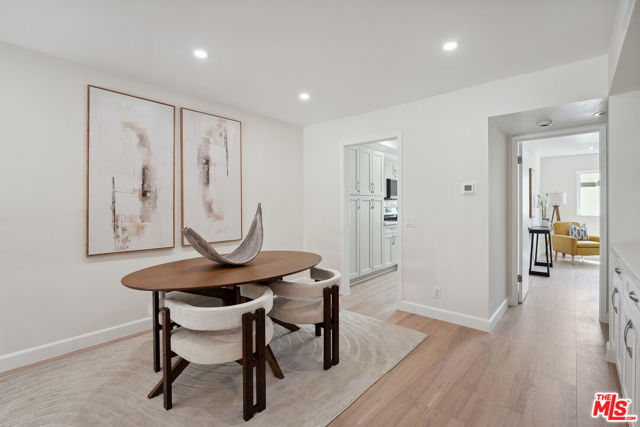 17109 Palisades Circle, Pacific Palisades CA: https://media.crmls.org/mediaz/58d88a35-416e-4eeb-8ba6-ca8c8baad8f6.jpg
