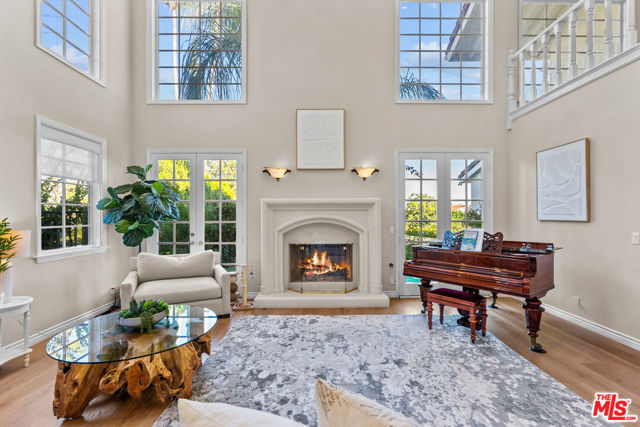 22241 Alizondo Drive, Woodland Hills CA: https://media.crmls.org/mediaz/58d8a2df-2836-4839-aa31-f64bf4cbcf47.jpg