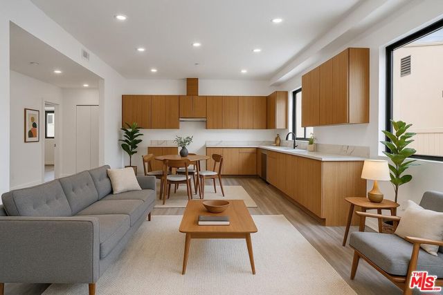 5622 Willowcrest Avenue, North Hollywood CA: https://media.crmls.org/mediaz/58d9091a-a328-4846-88ff-aa327e5cf871.jpg