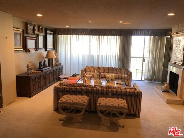 321 North Oakhurst Drive, 601 photo 2