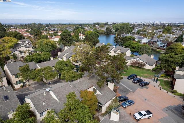101 Carob Ln, Alameda CA: https://media.crmls.org/mediaz/58d9f0c3-441d-4d61-bf29-f13b054d195f.jpg