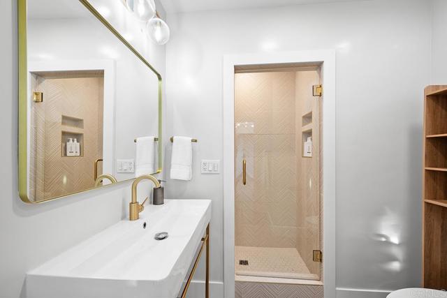 Detail Gallery Image 22 of 75 For 4404 Voltaire St, San Diego,  CA 92107 - 4 Beds | 3 Baths