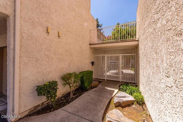 3306 Darby Street, Simi Valley CA: https://media.crmls.org/mediaz/58da2566-913b-44f7-ab1b-f560462c60f0.jpg
