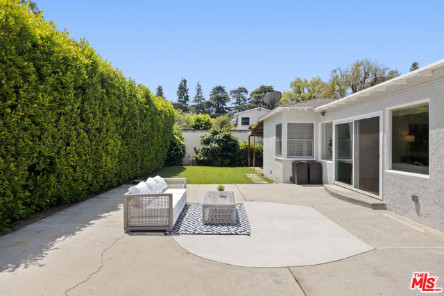 5432 Fulton Avenue, Sherman Oaks CA: https://media.crmls.org/mediaz/58da6cf3-2d46-42c1-ae14-01309bdf0d18.jpg