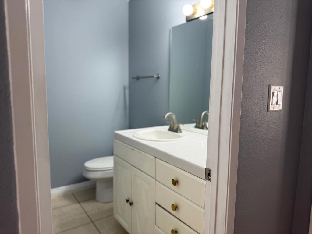 https://media.crmls.org/mediaz/58da9ee5-36a8-4fb6-bc84-8118ec7bfcb3.jpg?preset=X-Large