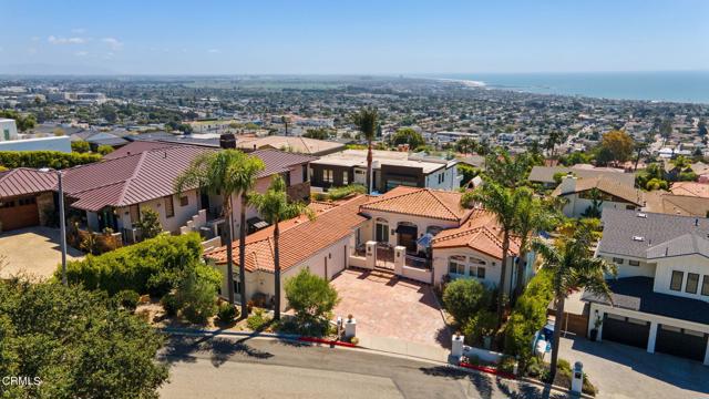 518 Lincoln Drive, Ventura CA: https://media.crmls.org/mediaz/58daba32-2c5a-4a77-8f28-4b51c5d9bf82.jpg