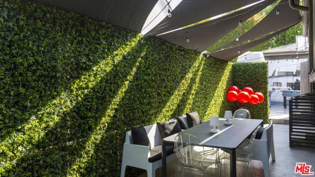 1259 S Bedford Drive, Los Angeles CA: https://media.crmls.org/mediaz/58db10dd-fffa-4f1c-9d4e-6354a40a9999.jpg