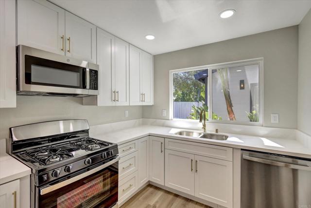 324 Shady Glen Drive, Fallbrook CA: https://media.crmls.org/mediaz/58db143a-56c7-430b-ac93-33d96df3f968.jpg