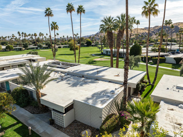 209 Desert Lakes Drive, Palm Springs CA: https://media.crmls.org/mediaz/58db2fb5-eaa9-478e-a277-1cf6941fcf92.jpg