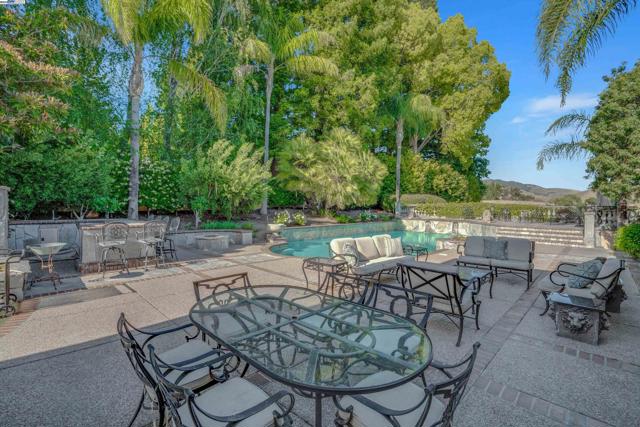 4478 Deer Ridge Road, Danville CA: https://media.crmls.org/mediaz/58db3184-77d1-41a7-a87e-11f931148fff.jpg