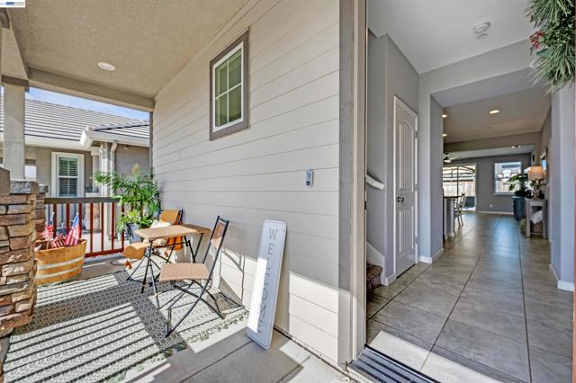 1589 Friendly St, Manteca CA: https://media.crmls.org/mediaz/58db5e24-a82d-4c75-9290-7a0bb98e8087.jpg