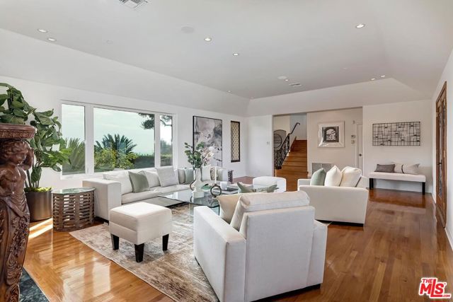 3595 Wonder View Drive, Los Angeles CA: https://media.crmls.org/mediaz/58db7f5e-75e6-45a7-a764-caae51693979.jpg