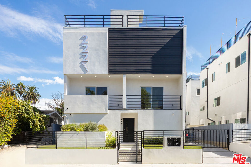 222 N Coronado Street