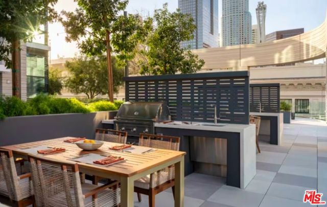 400 S Broadway, Los Angeles CA: https://media.crmls.org/mediaz/58dbcbd2-7430-4431-aaa9-c1a3d4980cf7.jpg