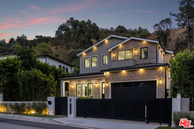 1534 N Beverly Drive, Beverly Hills CA: https://media.crmls.org/mediaz/58dbe874-2a69-452f-ad57-fbc01d579b4c.jpg