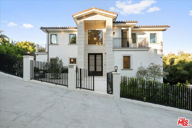 4351 Vanalden Avenue, Tarzana CA: https://media.crmls.org/mediaz/58dbeaa9-28f9-45c9-9d0e-229d7a14fc30.jpg