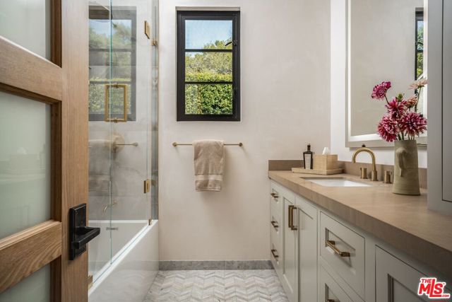 2775 Sycamore Canyon Road, Santa Barbara CA: https://media.crmls.org/mediaz/58dc8003-55e9-4db8-92dc-c60d41a37879.jpg