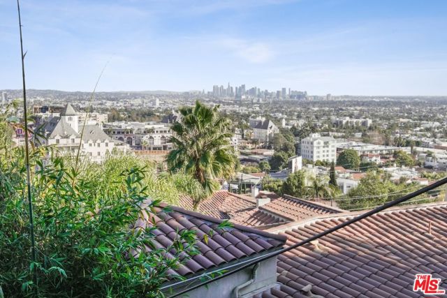 1527 Marmont Avenue, Los Angeles CA: https://media.crmls.org/mediaz/58dd65df-b90c-4e1e-8189-a853940b2ac8.jpg
