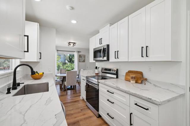 54 Buckelew Street, Sausalito CA: https://media.crmls.org/mediaz/58dd675d-5cd5-4d77-9d9d-9fe99660bfbf.jpg