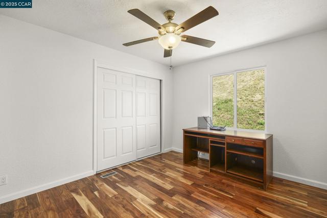 2251 Rancho Del Lago Rd, Martinez CA: https://media.crmls.org/mediaz/58de6bdc-5ac5-4e0c-9be2-f30c3a465d63.jpg