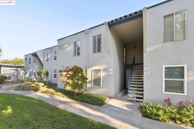1001 Murrietta, Livermore CA: https://media.crmls.org/mediaz/58de8bed-3987-4938-8c04-a83e3ec1c398.jpg