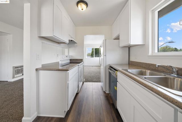100 Carolina St, Vallejo CA: https://media.crmls.org/mediaz/58dea370-1d08-4254-8f4d-169dcdf70644.jpg