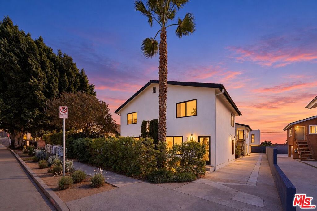 Multifamily at 4122 Sequoia Street