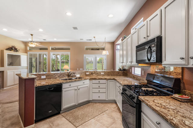 80435 Muirfield Drive, Indio CA: https://media.crmls.org/mediaz/58e0a108-fdef-484b-b76f-8a462ee8a3e4.jpg
