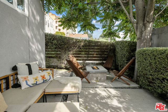 614 Rosemont Avenue, Los Angeles CA: https://media.crmls.org/mediaz/58e0baf4-289c-4cdd-8ed2-bc2aa7feb6cc.jpg