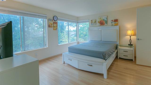 906 Vista Pointe Dr, San Ramon CA: https://media.crmls.org/mediaz/58e13845-f0dd-4ed2-bd65-b349e2b52aba.jpg