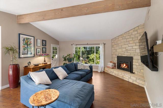 1131 Vale Terrace Dr, Vista CA: https://media.crmls.org/mediaz/58e14eea-f3d0-4569-8b7b-9533600c2ae8.jpg