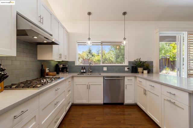 2041 Hidden Valley Dr, Santa Rosa CA: https://media.crmls.org/mediaz/58e23e03-2a23-4835-b5dd-7f90cd688c97.jpg