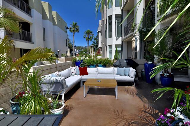 5410 La Jolla Blvd., La Jolla CA: https://media.crmls.org/mediaz/58e316c5-019c-476d-ae00-86f5170b7e21.jpg