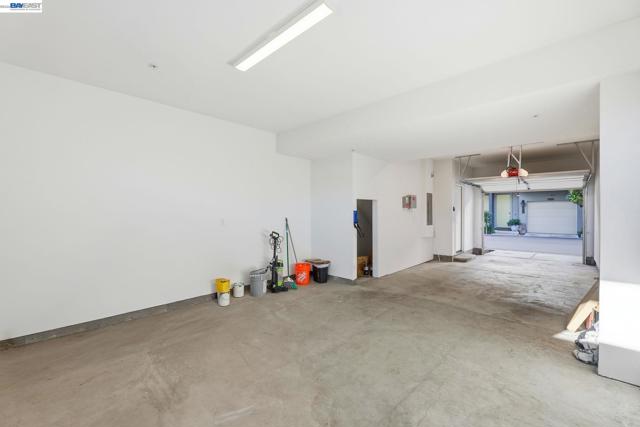 931 Edy Ln, Oakland CA: https://media.crmls.org/mediaz/58e34c4e-ee5a-4f8f-867f-b72ab8e7cdde.jpg