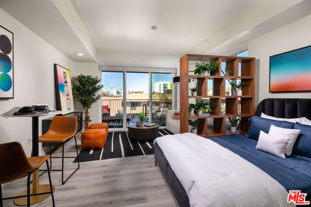750 S Oxford Avenue, Los Angeles CA: https://media.crmls.org/mediaz/58e38974-d07b-40f1-b020-566fdfc78975.jpg