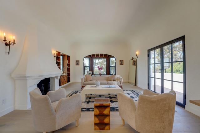 4388 HAWK STREET, San Diego CA: https://media.crmls.org/mediaz/58e38b2d-94eb-41c5-a7fb-f72448e42478.jpg