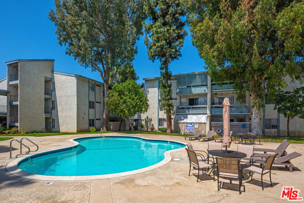 21800 Schoenborn Street 270, Canoga Park, CA 91304