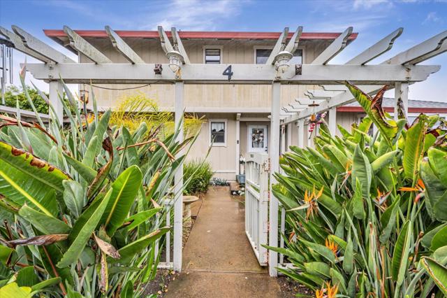4 Harris Hill Drive, Novato CA: https://media.crmls.org/mediaz/58e47e09-5bbe-4084-847e-4c8539950069.jpg