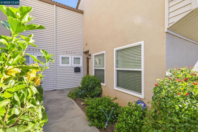 1435 Bel Air Dr, Concord CA: https://media.crmls.org/mediaz/58e4ae3a-dc40-4500-93cb-bdd3f57fc6ce.jpg