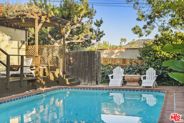 1326 Cordova Avenue, Glendale CA: https://media.crmls.org/mediaz/58e4f6fc-fcd3-45e0-a7fa-bceeccabd188.jpg