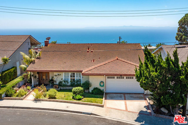 2223 Mcrae Drive, San Pedro CA: https://media.crmls.org/mediaz/58e53bc4-9ed3-43f7-9493-5dda20248355.jpg