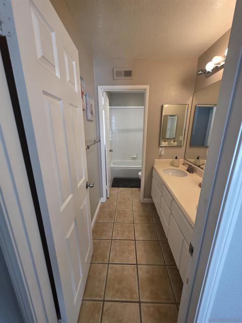 7444 Mason Heights Lane, San Diego CA: https://media.crmls.org/mediaz/58e5956d-41a3-4667-affe-17aa1cbff6b5.jpg