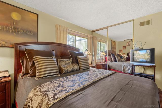 6065 Nancita Ct, San Diego CA: https://media.crmls.org/mediaz/58e63144-ecf6-4504-9471-23bb7f74a860.jpg