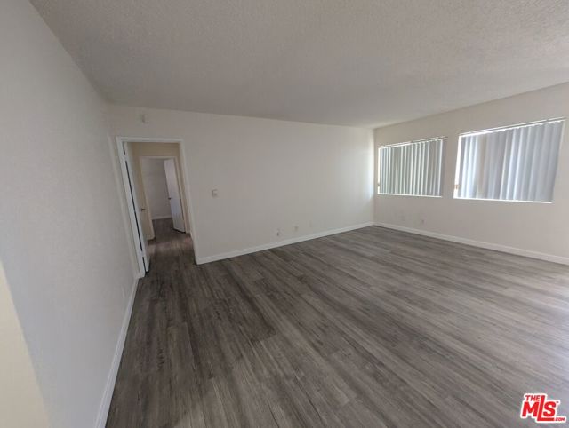 2120 Carmona Avenue, Los Angeles CA: https://media.crmls.org/mediaz/58e646f3-b4a0-4340-b44f-3254f0d27607.jpg