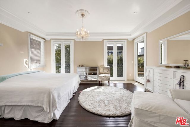11952 Montana Avenue, Los Angeles CA: https://media.crmls.org/mediaz/58e6b0f6-6e87-43a9-a815-7b4f9b20a55b.jpg